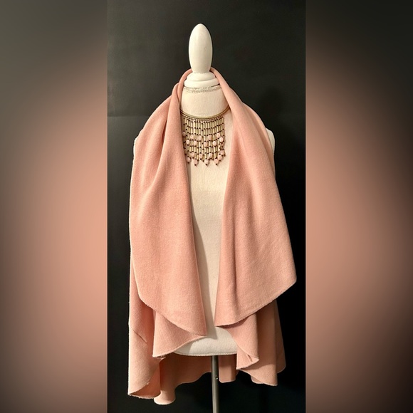 4 in 1 VERSATILE Shawl, Vest, Hoodie,  & Poncho-1 Size Preowned  New Condition - Picture 9 of 12